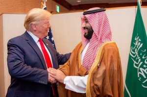 Thái tử Saudi Arabia muốn đầu tư 600 tỷ USD để ông Trump 'phá lệ'